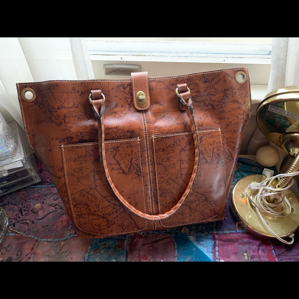⭐️ SOLD ⭐️ Patricia nash signature map print Marseille purse